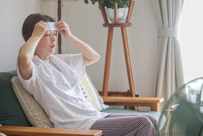 夏はなぜお腹を壊しやすい　冷たい飲み物、食中毒、脱水が腸に与えるダメージと対策を消化器病専門医が解説のアイキャッチ画像