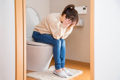 女性はなぜ便秘になりやすい～ホルモン、骨盤底筋、ダイエットとの意外な関係を消化器病専門医が解説のアイキャッチ画像