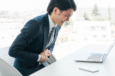 ストレスでお腹が痛くなるのはなぜ？過敏性腸症候群（IBS）と腸脳相関の深い関係を消化器病専門医が解説のアイキャッチ画像